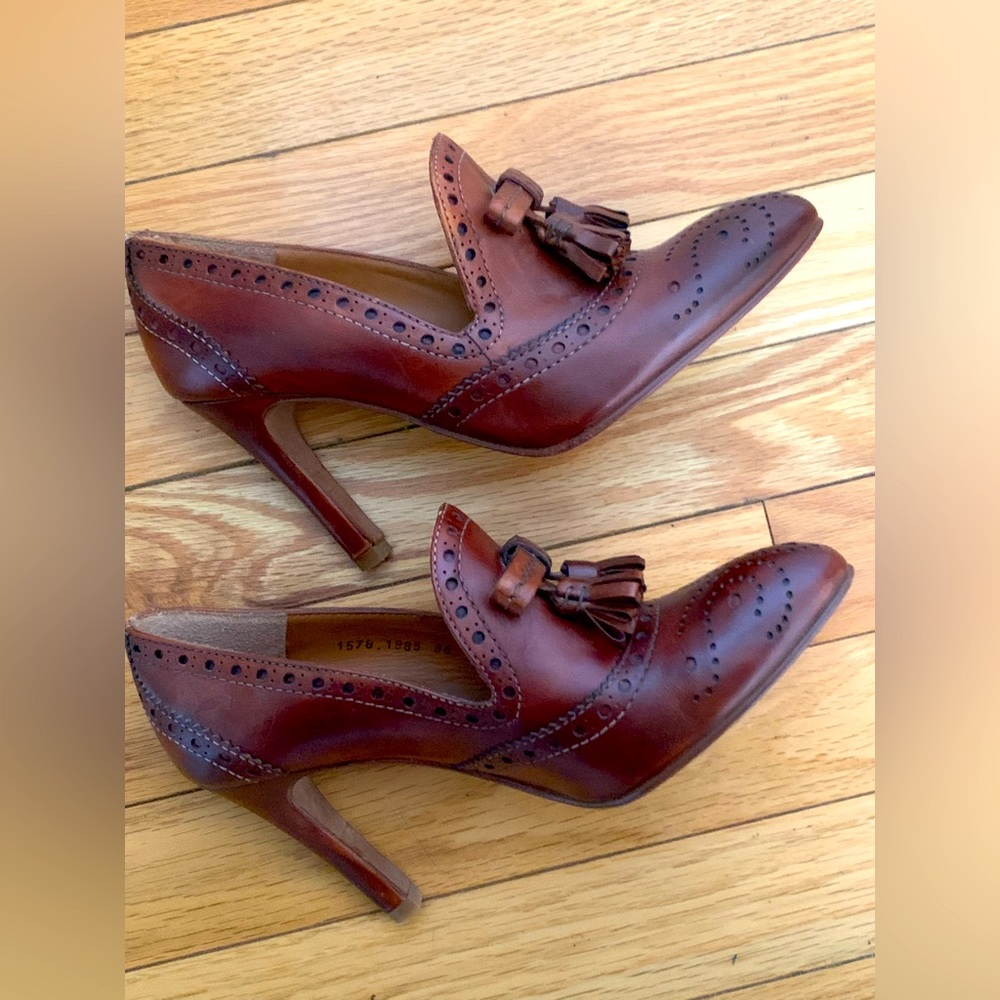 Leather pumps